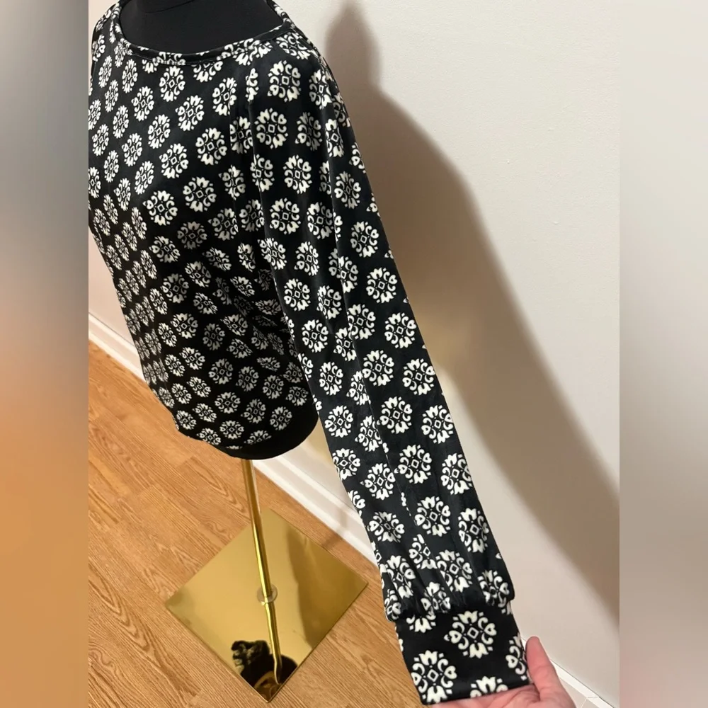 LOFT Black and White Floral Top - Picture 6 of 8